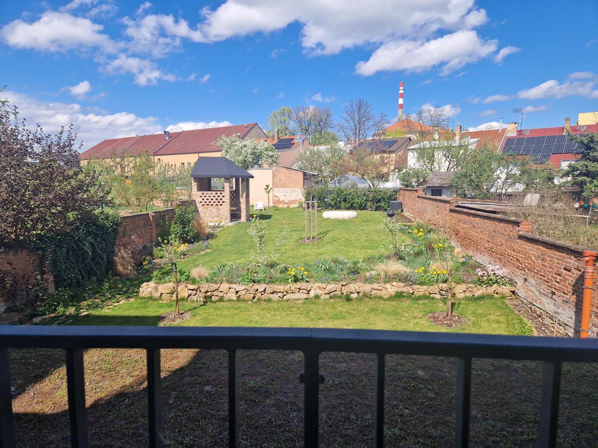 Art Nouveau Apartment With Garden In Pisek Bagian luar foto